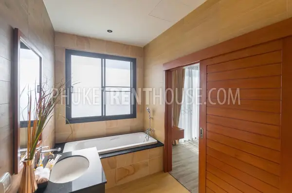 RAW23101: 3-bedroom villa for rent in a family-run resort in Rawai, Phuket. Photo #7