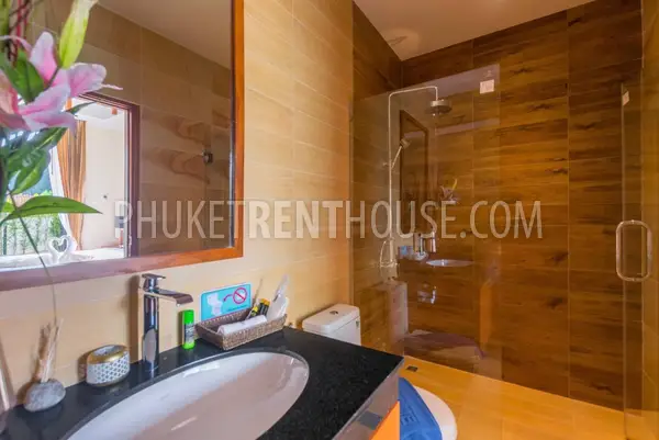 RAW23101: 3-bedroom villa for rent in a family-run resort in Rawai, Phuket. Photo #5