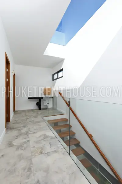 RAW23102: 4-bedroom villa for rent on a quiet hill in Rawai, Phuket. Photo #14