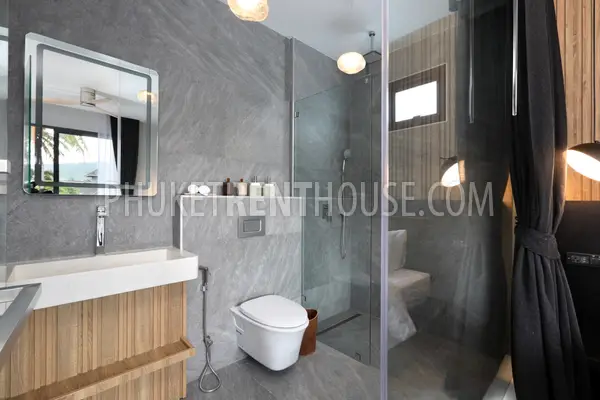 RAW23102: 4-bedroom villa for rent on a quiet hill in Rawai, Phuket. Photo #30