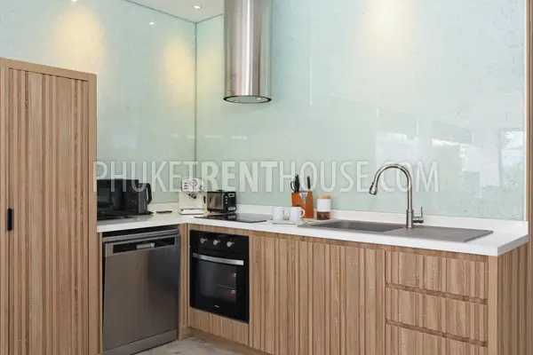 RAW23102: 4-bedroom villa for rent on a quiet hill in Rawai, Phuket. Photo #21