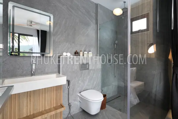 RAW23102: 4-bedroom villa for rent on a quiet hill in Rawai, Phuket. Photo #34