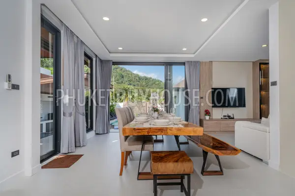 RAW23170: 5-Bedroom Private Pool Villa in Rawai, Phuket. Photo #4