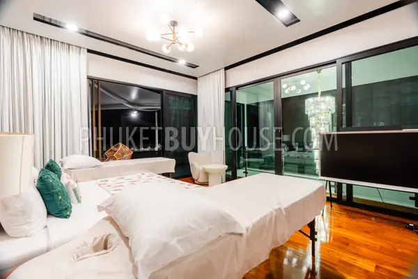 NAI23172: 4-Bedroom Private Heated Pool Villa in Nai Harn, Phuket. Photo #17