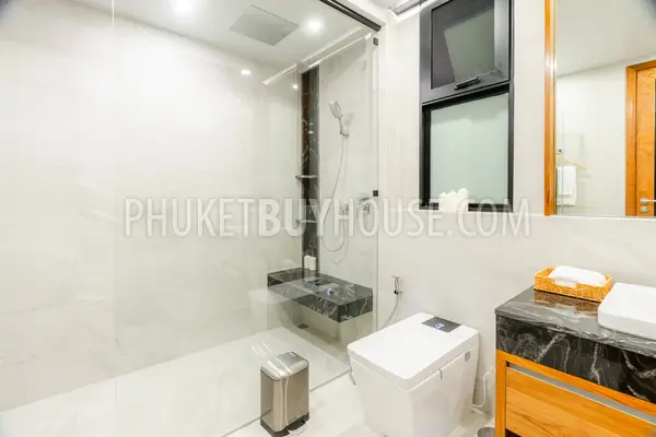 NAI23172: 4-Bedroom Private Heated Pool Villa in Nai Harn, Phuket. Photo #11