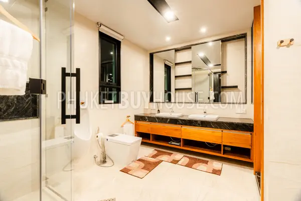 NAI23172: 4-Bedroom Private Heated Pool Villa in Nai Harn, Phuket. Photo #15