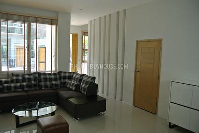 PHU3989: Modern Townhouse with 2 bedrooms and Communal Pool in Phuket. Photo #3