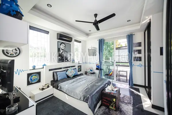 NAI4260: Luxury sea view villa with 7 bedrooms and pool in Nai Harn. Photo #24