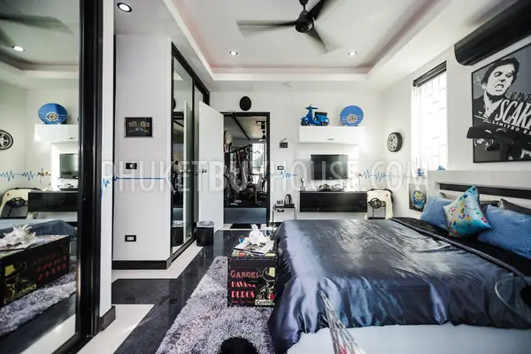 NAI4260: Luxury sea view villa with 7 bedrooms and pool in Nai Harn. Photo #26