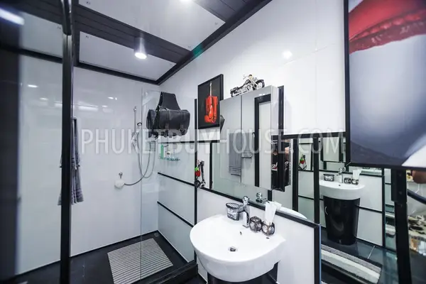 NAI4260: Luxury sea view villa with 7 bedrooms and pool in Nai Harn. Photo #31