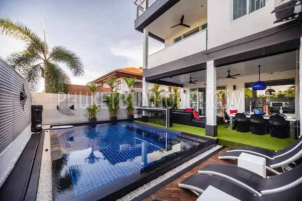 NAI4260: Luxury sea view villa with 7 bedrooms and pool in Nai Harn. Photo #42
