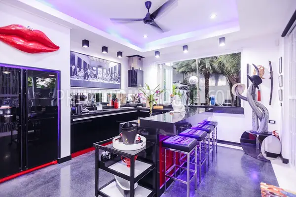 NAI4260: Luxury sea view villa with 7 bedrooms and pool in Nai Harn. Photo #69