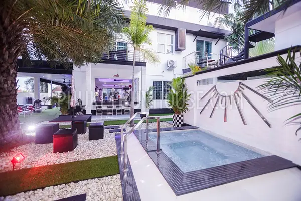 NAI4260: Luxury sea view villa with 7 bedrooms and pool in Nai Harn. Photo #72
