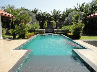 RAW4201: Contemporary Style Great Pool 4 Bedroom Villa Phuket SOLD!. Фото #1
