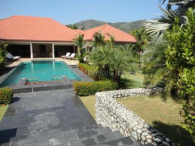 RAW4201: Contemporary Style Great Pool 4 Bedroom Villa Phuket SOLD!. Фото #6