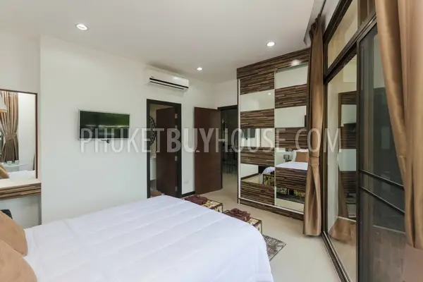 NAI4206: Two bedroom apartment with pool access. Photo #4