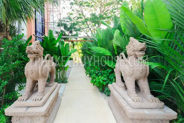 NAI4206: Two bedroom apartment with pool access. Photo #16