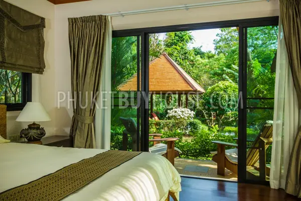 NAI4288: Spacious 4 bedroom villa with pool in Nai Harn for sale. Hot offer!. Photo #7