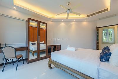 PAT21801: Four Bedroom Seaview Villa in Patong. Photo #4