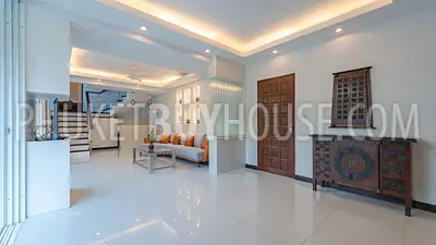 PAT21801: Four Bedroom Seaview Villa in Patong. Photo #7