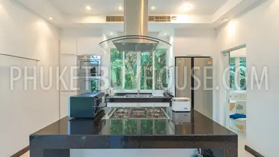 PAT21801: Four Bedroom Seaview Villa in Patong. Photo #32