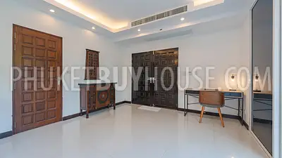 PAT21801: Four Bedroom Seaview Villa in Patong. Photo #16