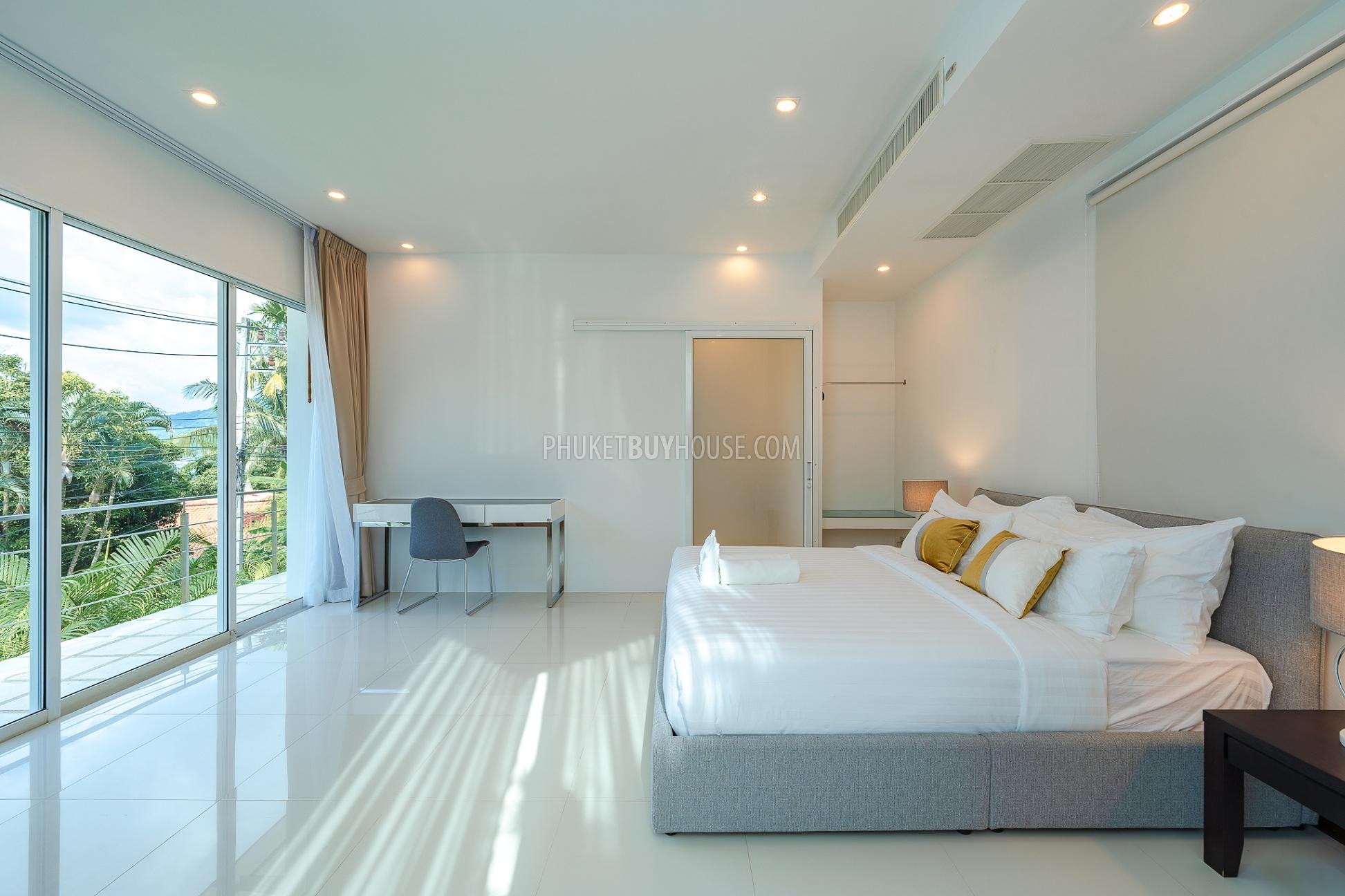 PAT21801: Four Bedroom Seaview Villa in Patong. Photo #32