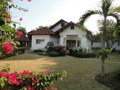 RAW4311: Amazing 4 Bedroom Villa with a Tropical Garden in Rawai. Photo #1