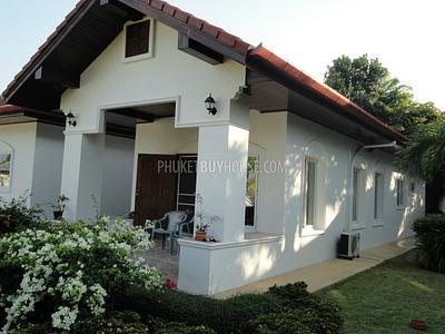 RAW4311: Amazing 4 Bedroom Villa with a Tropical Garden in Rawai. Photo #8