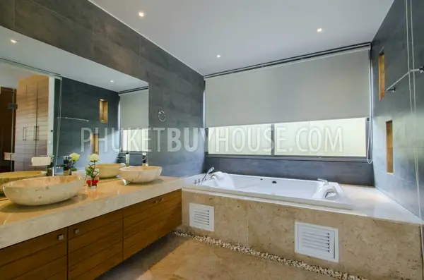 LAY4263: Stunning 4 Bedroom Balinese style pool villa. Photo #13