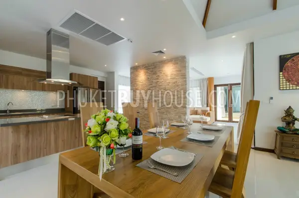 LAY4263: Stunning 4 Bedroom Balinese style pool villa. Photo #15