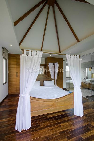 LAY4263: Stunning 4 Bedroom Balinese style pool villa. Photo #16