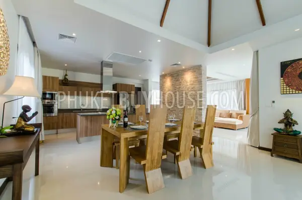 LAY4263: Stunning 4 Bedroom Balinese style pool villa. Photo #18