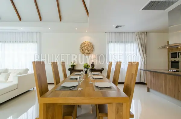 LAY4263: Stunning 4 Bedroom Balinese style pool villa. Photo #19