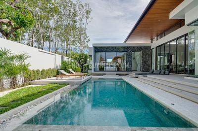 TAL7352: Modern Tropical Villa with 3 bedrooms in Thalang. Photo #8