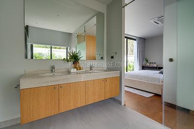 TAL7352: Modern Tropical Villa with 3 bedrooms in Thalang. Photo #21