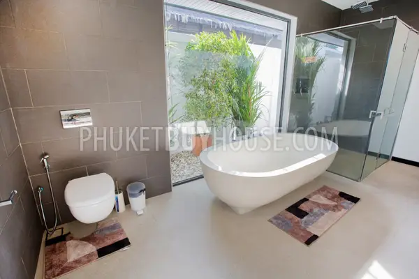 RAW21847: A Gorgeous 4-Bedroom Villa For Sale On Nai Harn Beach. Photo #9