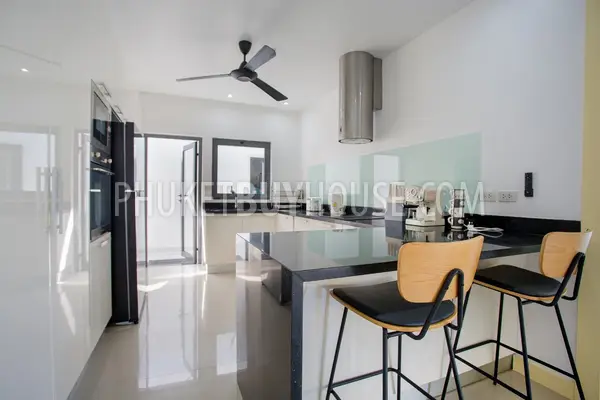 RAW21847: A Gorgeous 4-Bedroom Villa For Sale On Nai Harn Beach. Photo #16