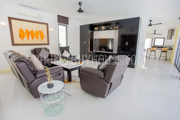 RAW21847: A Gorgeous 4-Bedroom Villa For Sale On Nai Harn Beach. Photo #24