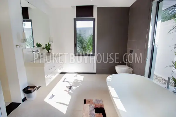 RAW21847: A Gorgeous 4-Bedroom Villa For Sale On Nai Harn Beach. Photo #83