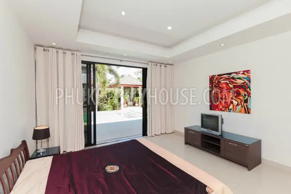 NAI4351: Beautiful 4 bedrooms pool villa in Naiharn. Photo #10