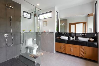 BAN4500: Large Modern 3 bedroom Villa with Private Swimming Pool in Bang Tao. Photo #2