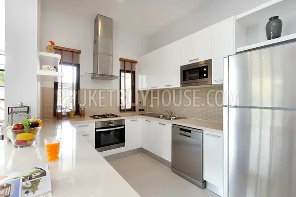 BAN4500: Large Modern 3 bedroom Villa with Private Swimming Pool in Bang Tao. Photo #9