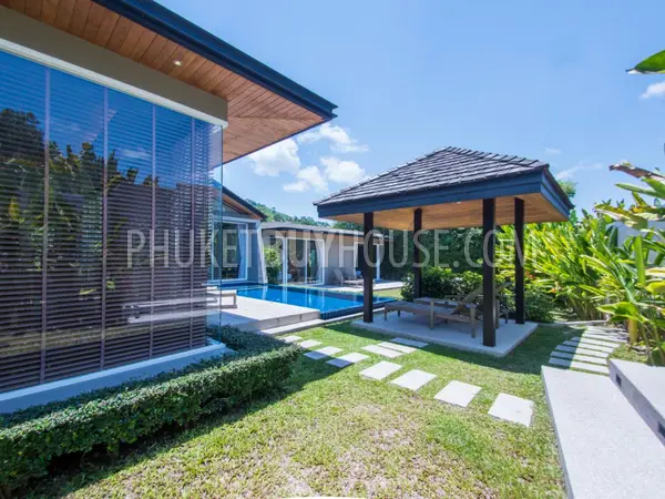 LAY4525: Tropical modern villa with 4 bedrooms on Phuket. Photo #1