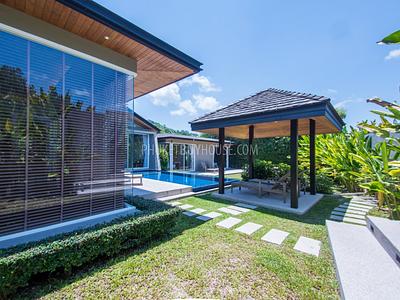 LAY4525: Tropical modern villa with 4 bedrooms on Phuket. Photo #2