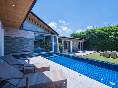 LAY4525: Tropical modern villa with 4 bedrooms on Phuket. Photo #4