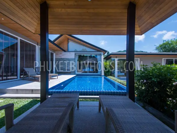LAY4525: Tropical modern villa with 4 bedrooms on Phuket. Photo #9