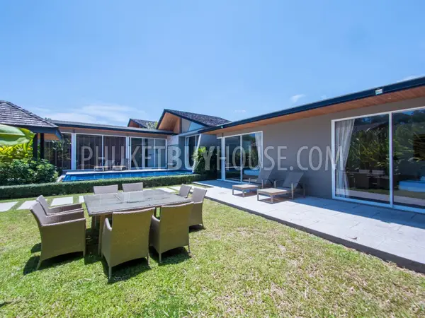 LAY4525: Tropical modern villa with 4 bedrooms on Phuket. Photo #10