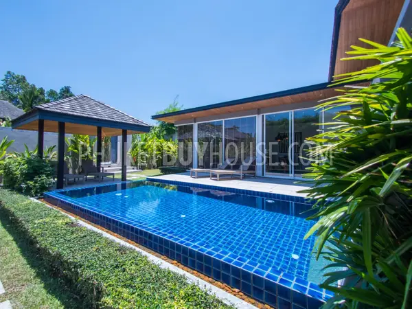 LAY4525: Tropical modern villa with 4 bedrooms on Phuket. Photo #11
