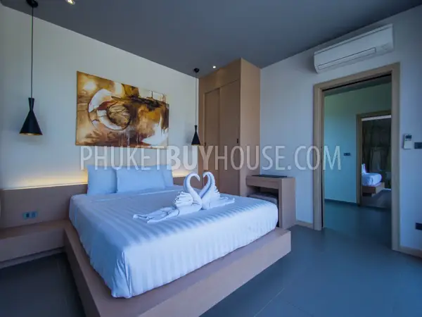 LAY4525: Tropical modern villa with 4 bedrooms on Phuket. Photo #14